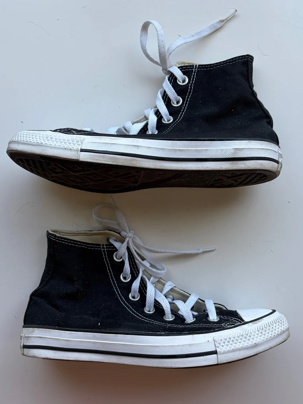 Converse Chuck Taylor All Star High Top Sneakers, women’s size 8/men’s size 6 - Picture 2 of 9